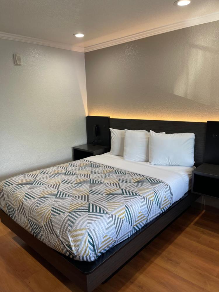 Queen Room interior